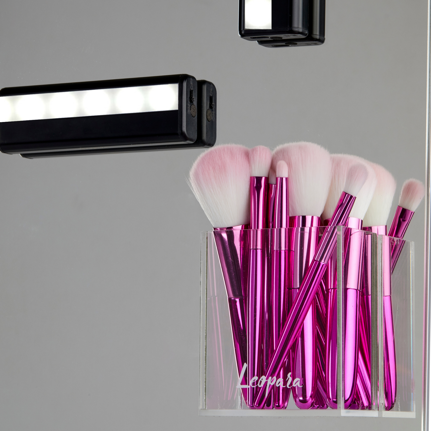 STUDIO Mirror-Mountable Brush Cup